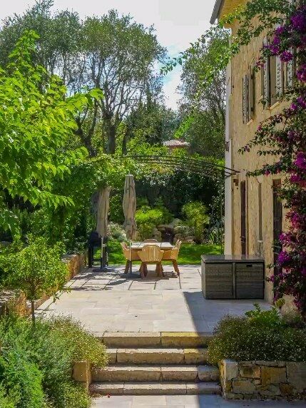 Nos différents projets et jardins chez Junigreen.

#frenchgarden #jardindefrance #jardintropical #frenchriviera #provence #nice #luxuryhomes
