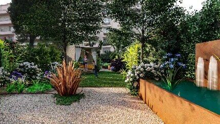 ✨Conception 3D d'un projet à Nice ✨

Nous avons été contacté par des clients habitant dans le centre de Nice pour concevoir et aménager leur extérieur.

Il souhaitait diviser leur jardin en 3 zones:
-Salle à manger extérieure
-Aire de jeux
-Potager

🍽️Pour la salle à manger extérieure, nous leur avons proposé un revêtement en gravillons beige entouré par des voliges en acier corten.

⛲Une fontaine de la marque ADEZZ®, elle aussi en acier corten, sera positionnée proche de la table à manger et de la porte fenêtre donnant sur le salon intérieur. La fontaine est composée d'un bassin de 3m de long sur 60cm de hauteur et d'un mur avec trois déversoirs.
Le choix d'installer une fontaine à cet endroit permettra de camoufler le bruit de la ville proche des espaces à vivre.

🌺La végétation autour de cet espace sera luxuriante avec des Fatsia japonica, des Hydrangeas quercifolia, des Hedychium coronarium etc...
.
.
.
🤸‍♀️L'aire de jeux est composé du lit extérieur (déjà présent) et d'une surface engazonnée avec une variété de gazon résistant à la sécheresse et demandant peu d'entretien: le Cynodon dactylon.

🌳Des arbres positionnés à certains endroits stratégiques cacheront la vue sur les immeubles alentour.

🪻La végétation autour de la pelouse sera fleurie toute l'année grâce à des Iris, des Gaura, des Farfugium etc...
.
.
.
🍓L'espace potager est composé de bacs en acier corten, toujours de la marque ADEZZ® et des bacs en traverses de chêne. Le bois une fois vieilli et l'acier corten se mélange très bien ensemble!

🌽Les bacs sont répartis de façon "aléatoire" tout en laissant un passage entre eux. Différentes hauteurs et de formes rendront l'espace plus atypiques.

🌹Des plantes mellifères (qui attirent les pollinisateurs) seront plantées proche des cultures afin de favoriser la pollinisation et augmenter la production potagère.

⛏️ Nos équipes de paysagistes iront bientôt transformer ces images 3D en un vrai jardin! Je vous partagerai l'avancée!

👉Junigreen, créateur de jardins, de leur conception jusqu'à leur entretien.